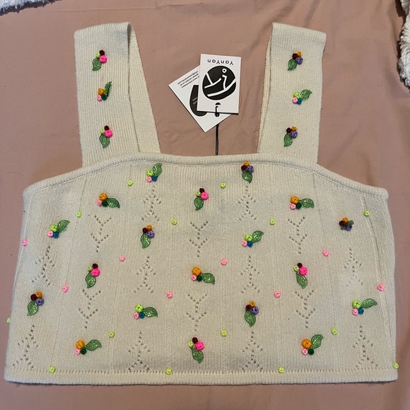 YANYAN KNITS ROSIE (ROSEBUD) CROP TOP IN ICE WHITE LAMBSWOOL - Picture 4 of 6